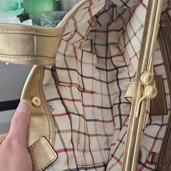 COACH LARGE 3 COMPARTMENT MONOGRAM GOLD LEATHER ACCENT WITH KISSLOCK - Picture 12 of 13